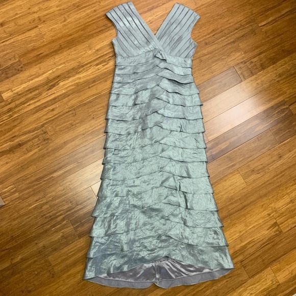 Adrianna Papell Dresses & Skirts - Adrianna Papell Occasions Ruffled Tiered Formal Dress 8 Petite‎ Sleeveless Gray
